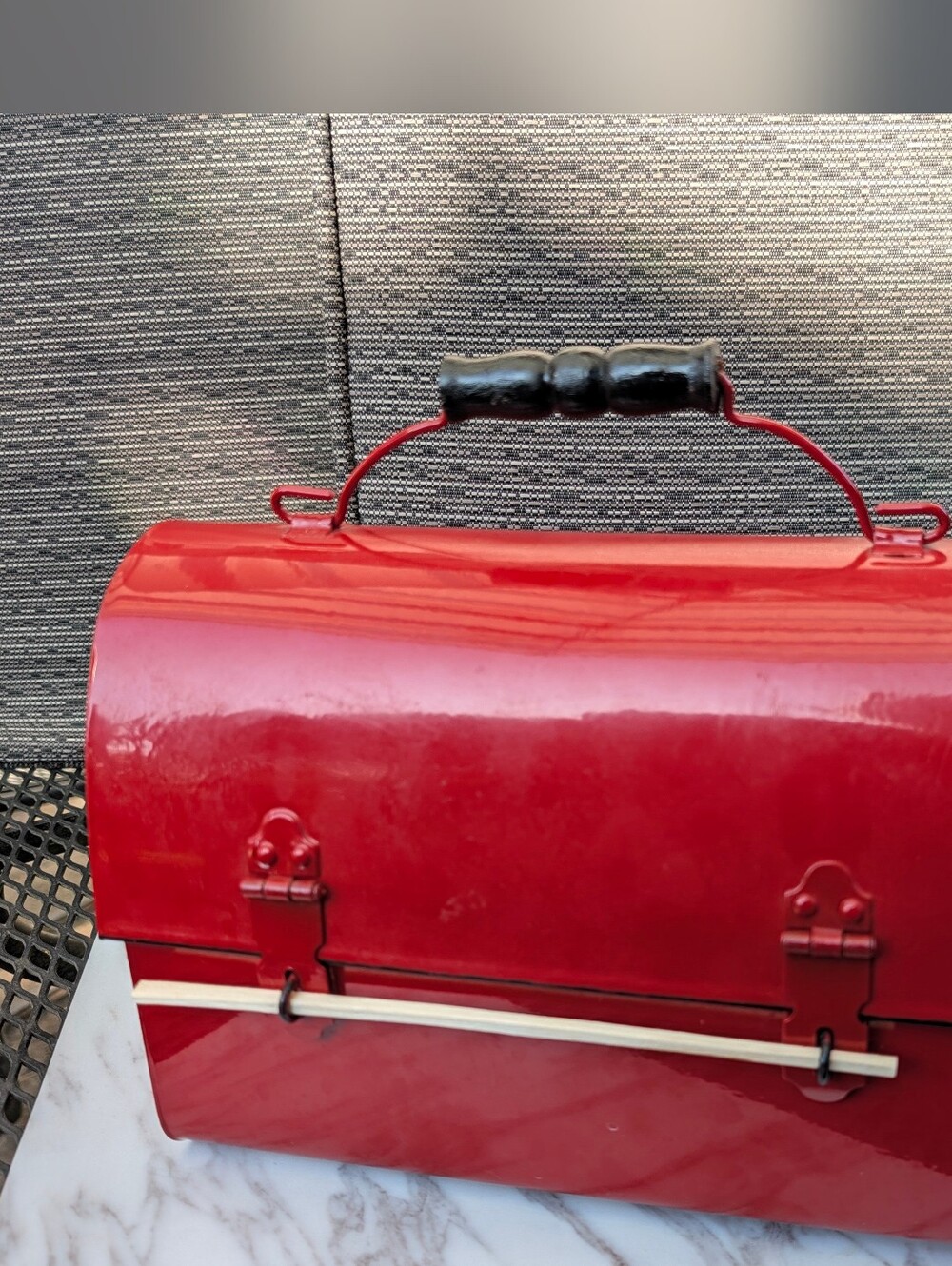 Red Women's Top-Handle Metal Lunchbox Bag